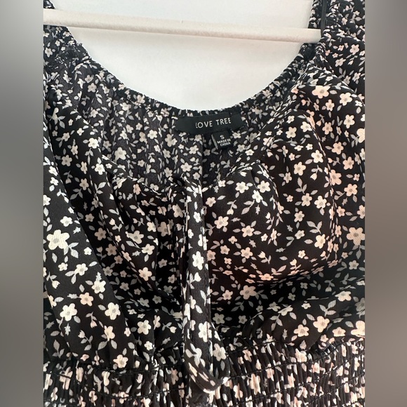 M Boutique Navy Short Romper with White Flowers, size small (never been worn) - Picture 2 of 10